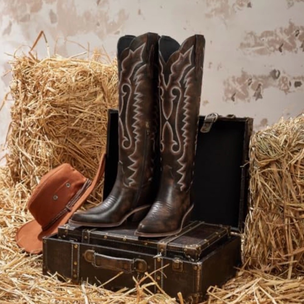 Wet Kiss Classic Brown Embroidered Cowboy Boots‎